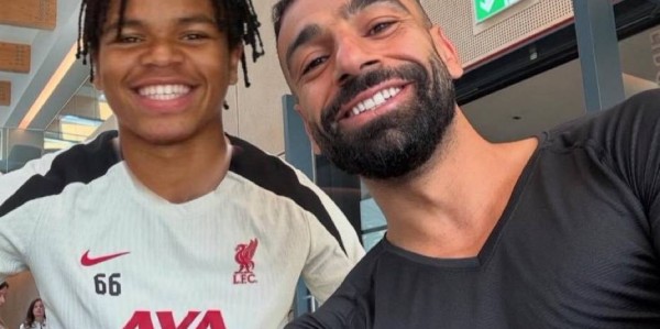 利物浦16岁小将走红，萨拉赫劝其保持谦逊，远离社交媒体