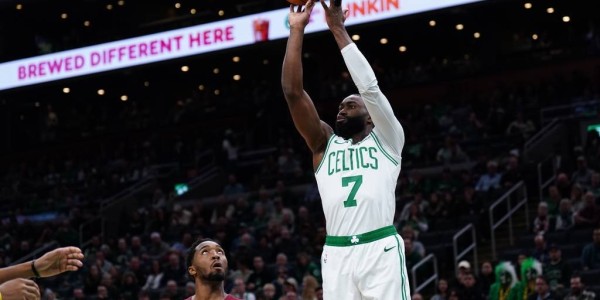 布朗30分怀特19+5+4 凯尔特人大胜骑士