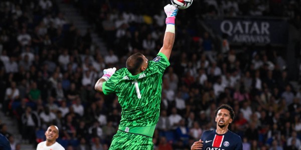 多纳鲁马转会曼联：扑朔迷离的交易暗藏哪些玄机？